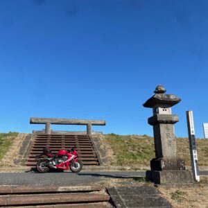 香取神宮一ノ鳥居(津宮鳥居)にてwith CBR650R