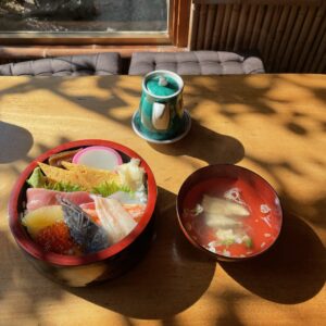 鴨川のお鮨屋さん「美樹鮨」の上ちらし