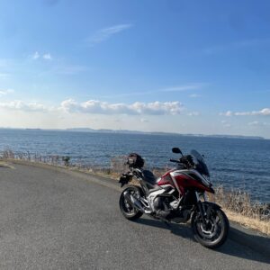 漁師料理かなやの広い海際パーキングにてwith NC750X
