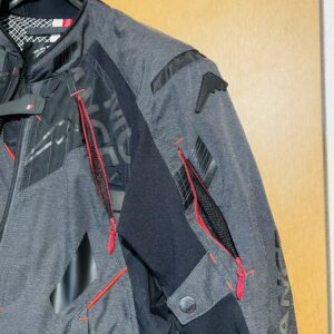 クシタニ コンテンドジャケットのベンチレーション